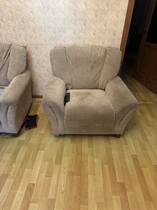 Продается диван с креслами