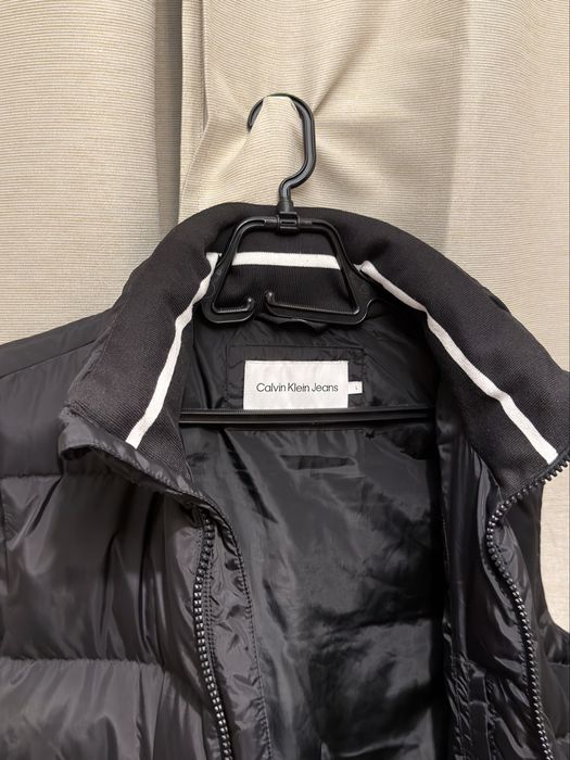 Vestă Calvin Klein Jeans Puffer Originală - Logo Spate - Mărimea L
