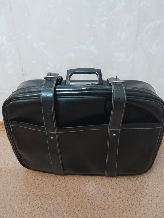 Продаётся чемодан