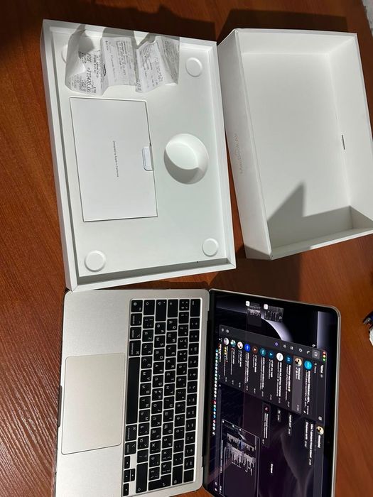 Продам MacBook Air 13 M2