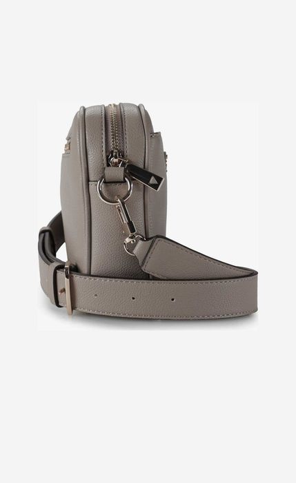 Намалени на 49€! Дамска Чанта Guess и Anekke