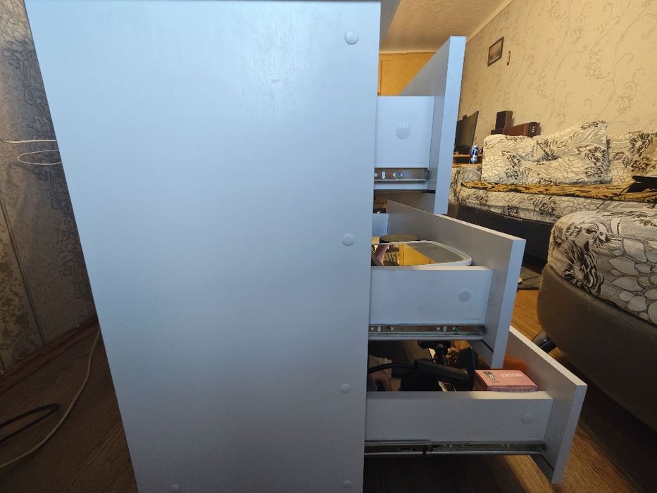 Продам белый комод