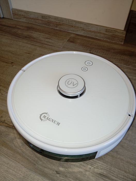 Прахосмукачка робот MAGNUM UV - UVC лампа, HEPA, бяла
