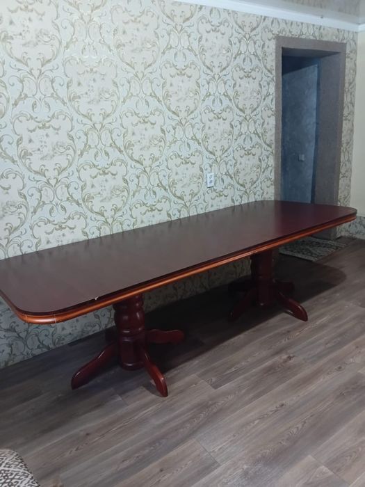 Продам гостинный стол