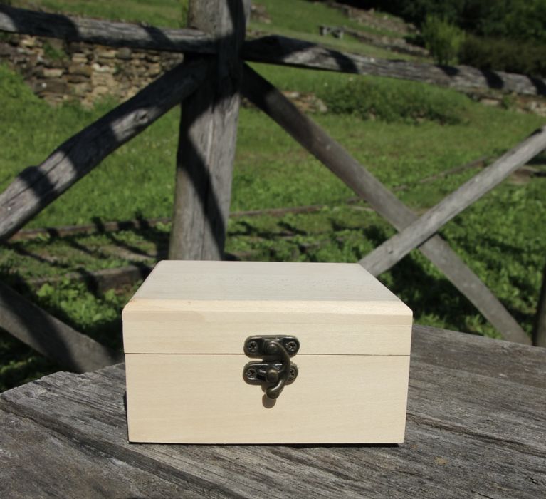 Ръчно изработеви дървени изделия с пирография