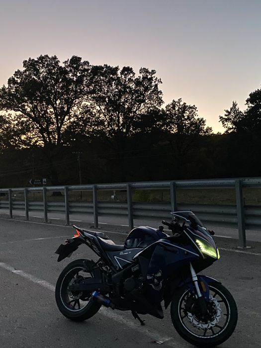 Honda cbr 125cc (luxxon x15 sport)