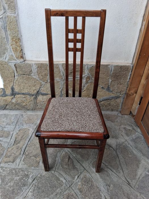 Дървени столове за маса