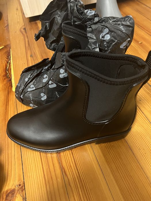 Два чифта нови боти