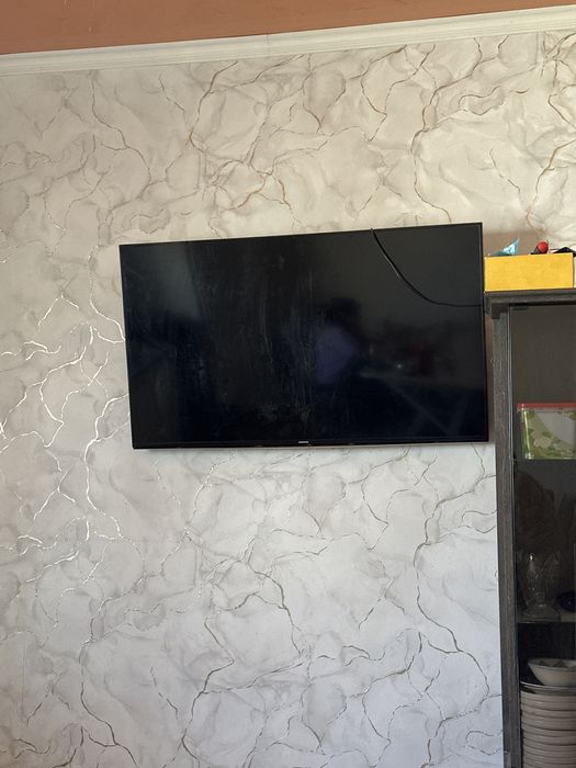 Продам телевизор на запчасти