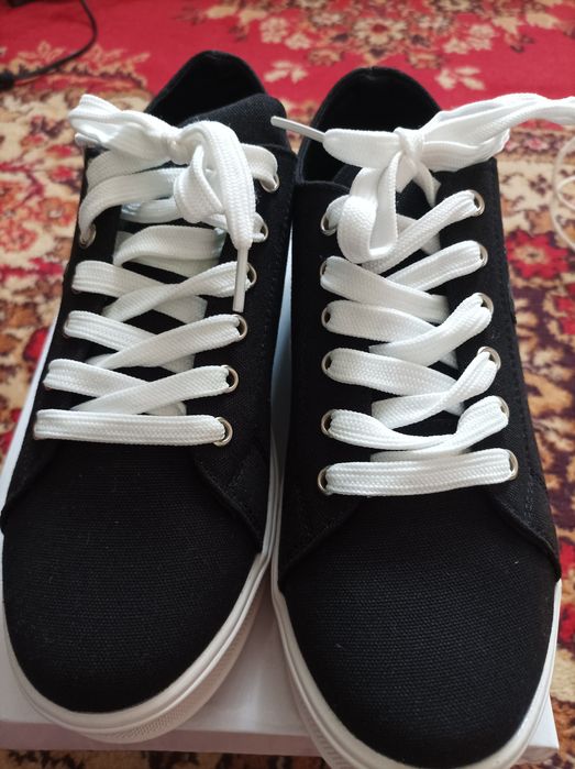 Кроссовка женская