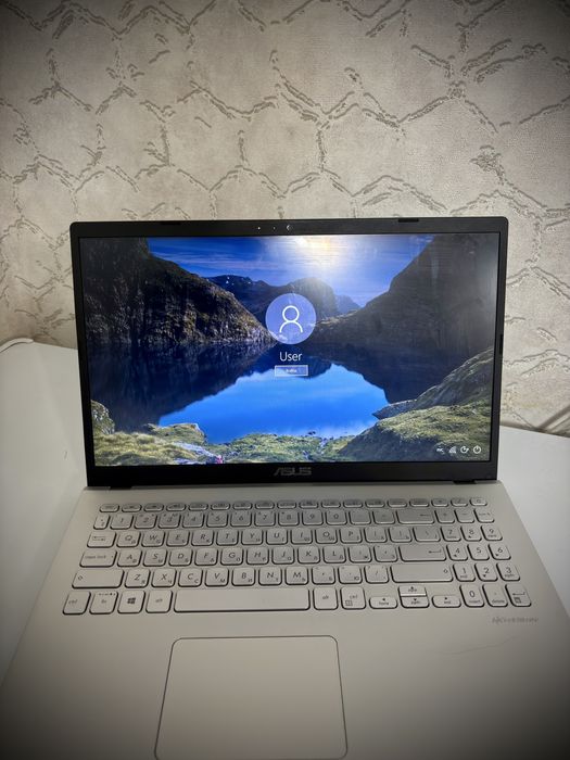 Ноутбук «Asus» в отличном состоянии