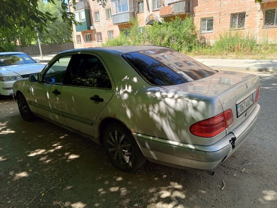 Мерседес 210(Лупатик).