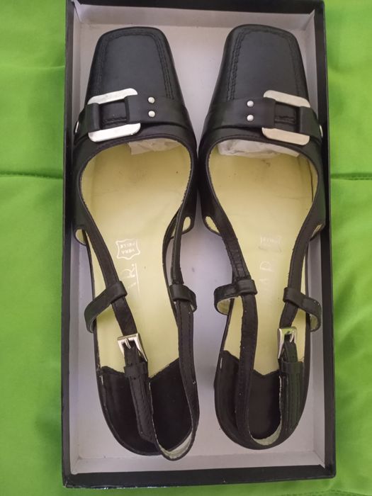 Летни обувки запаени 37 номер общо  за  60 лева