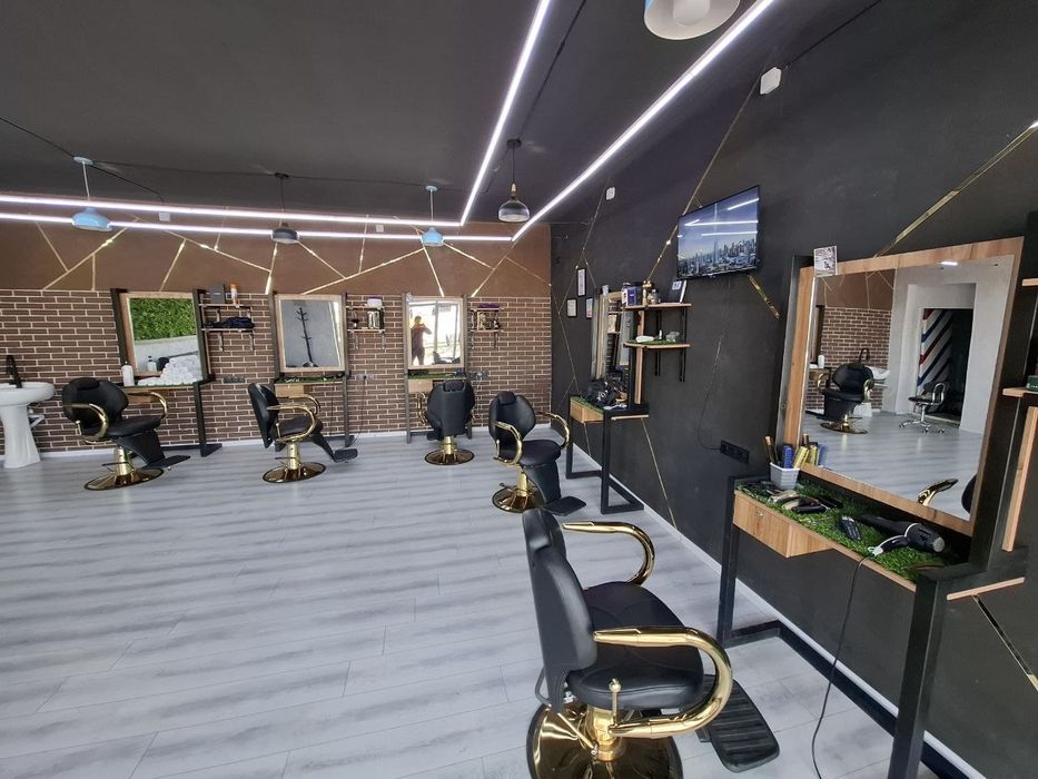 Erkaklar Saloni  jixozlari sotiladi