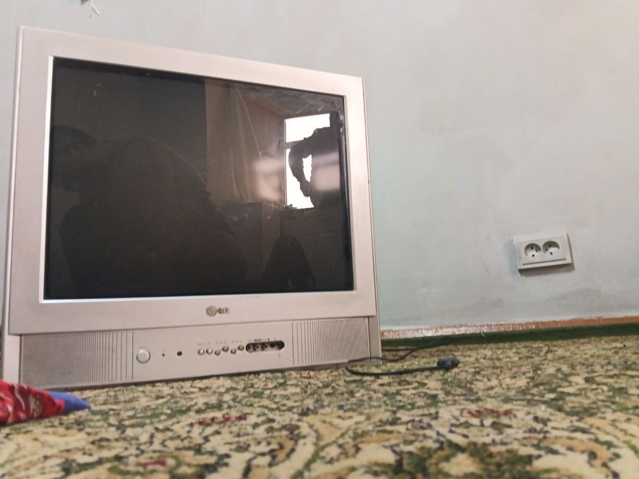 LG Rossiskiy Televizor sotiladi