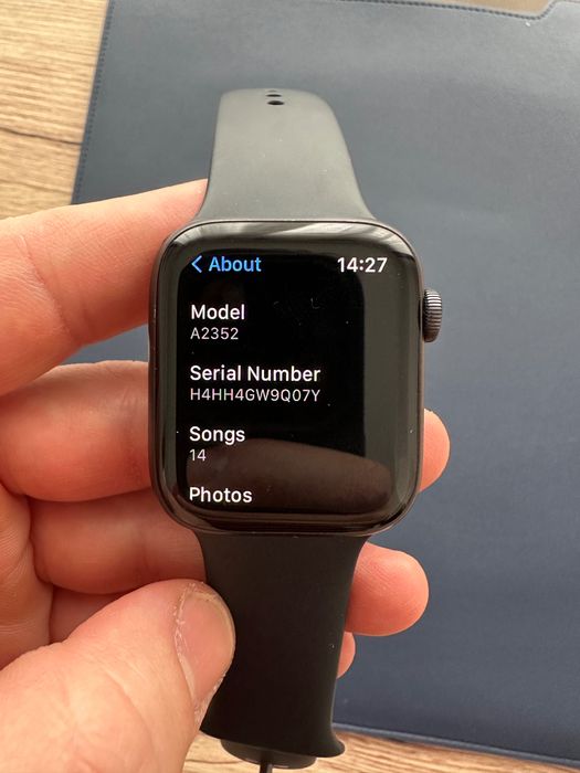 VÂNDUT!!                                    Vând Apple Watch SE 44 mm