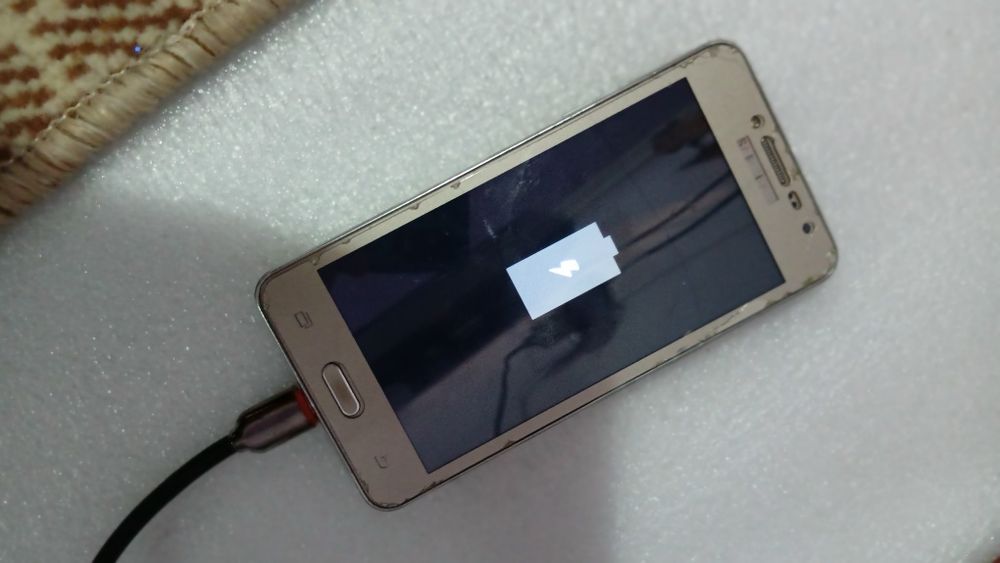 Телефон самсунг сотилади ёки кнопкалик телга бартер