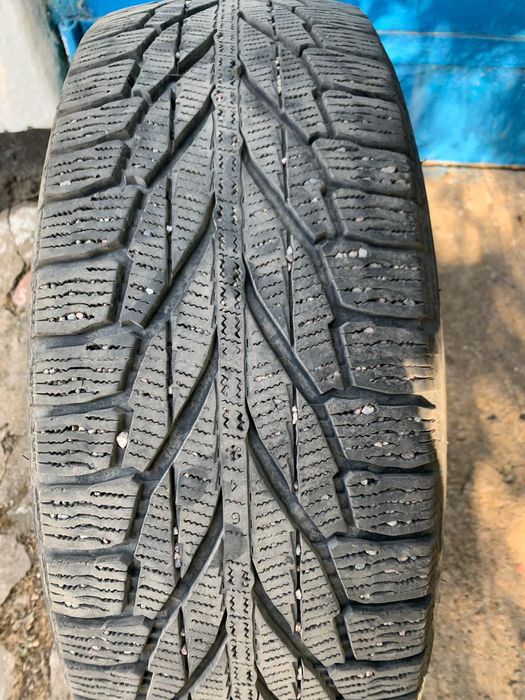 Шины зимние 215/65 R16