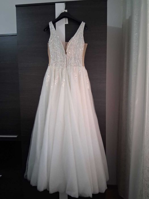 Vând rochie de mireasă,purtata o singură data!