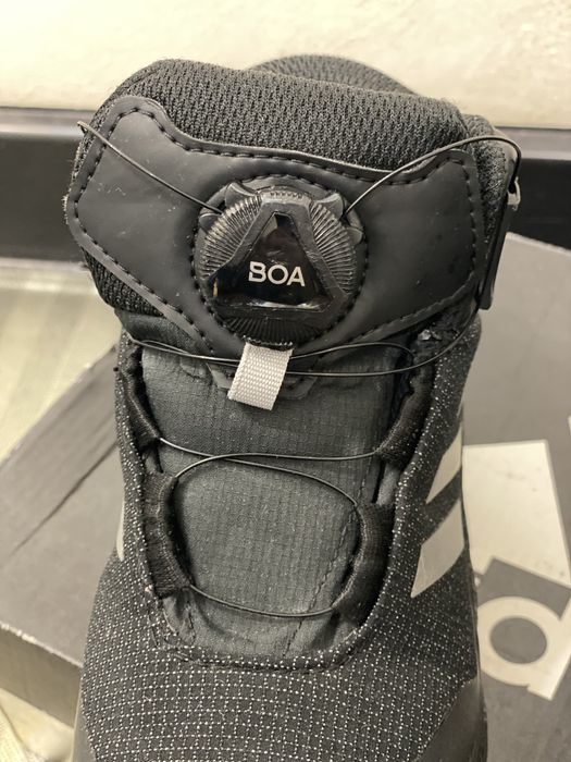 Зимни обувки adidas