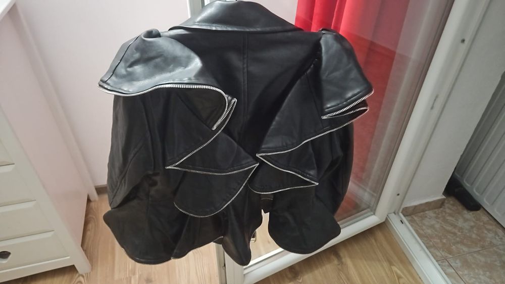 Vând geaca imitație piele