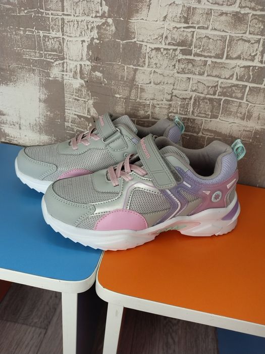 Кроссовки для девочки