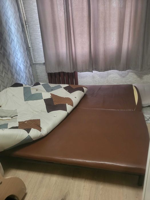 Двуспальная кровать