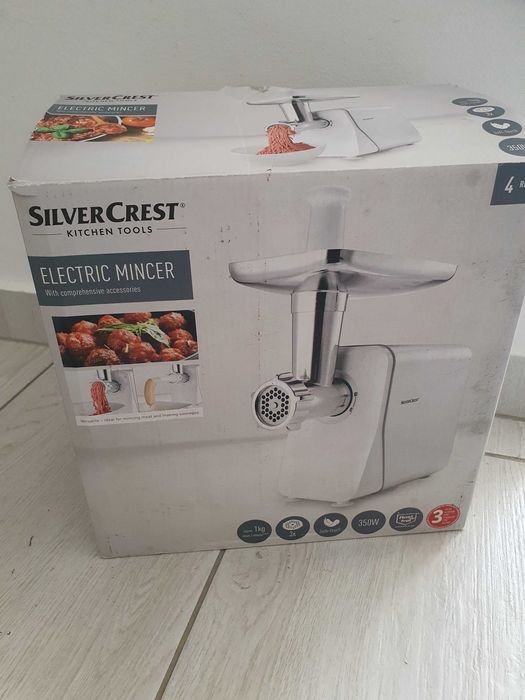 Mașină de tocat carne electrică SilverCrest, cu accesorii incluse