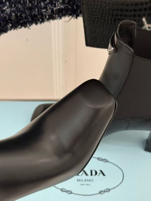 Продаются классные ботинки Прадо ( Prada) 39 размер 60000 срочно