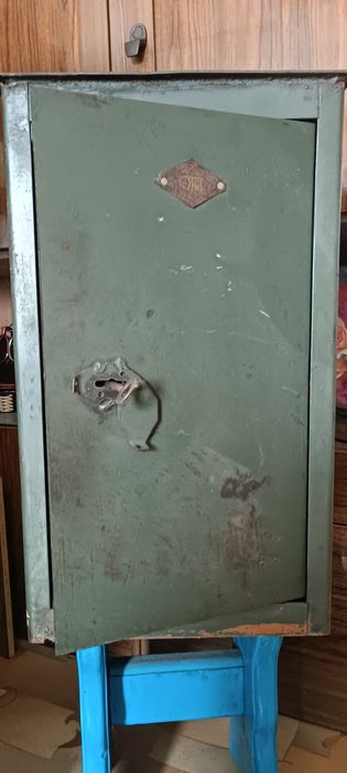 Сейф стальной продам