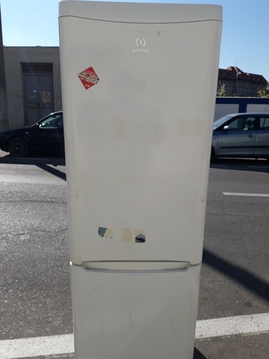 Combina frigorifica arctic indesit zanussi asigur transport