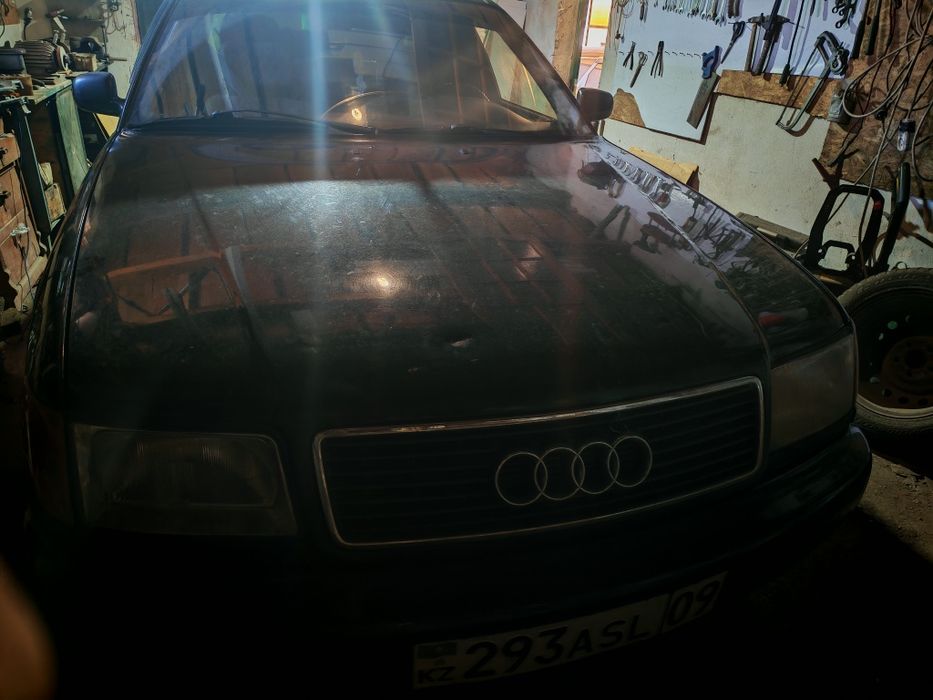 Продаю Ауди 100 С4,