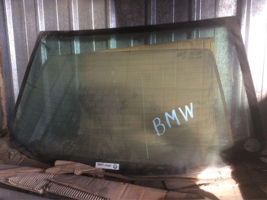 Заднее стекло бмв 520 и мерседес 124