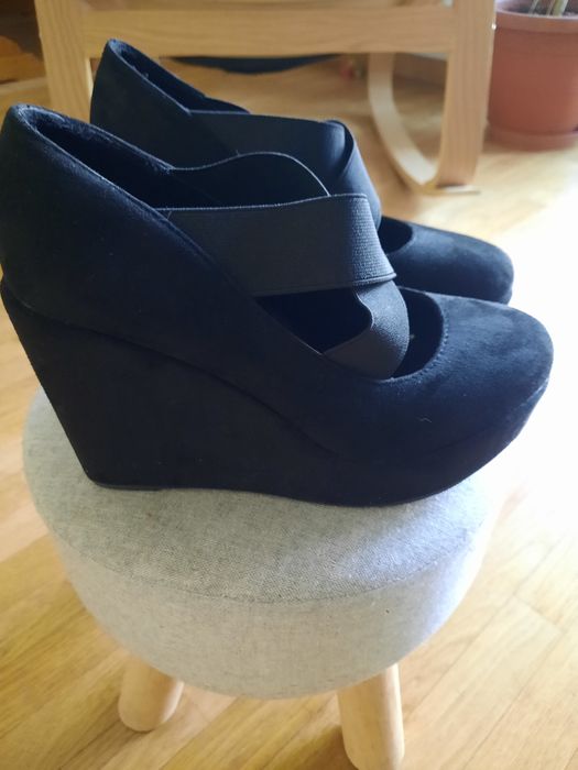 Pantofi negri noi cu platforma 38