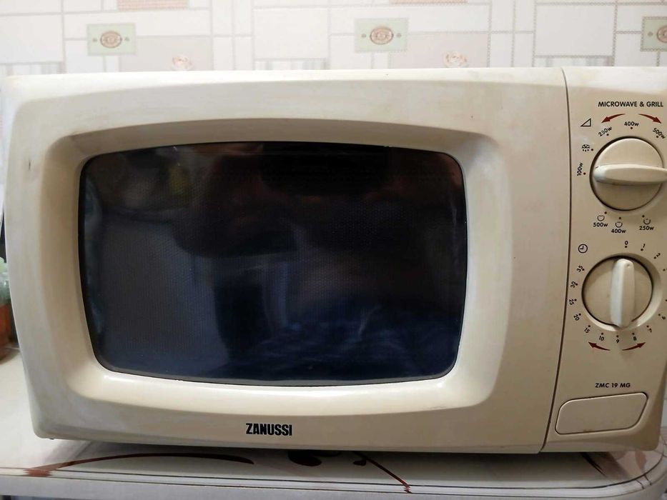 Продам микроволновку Zanussi