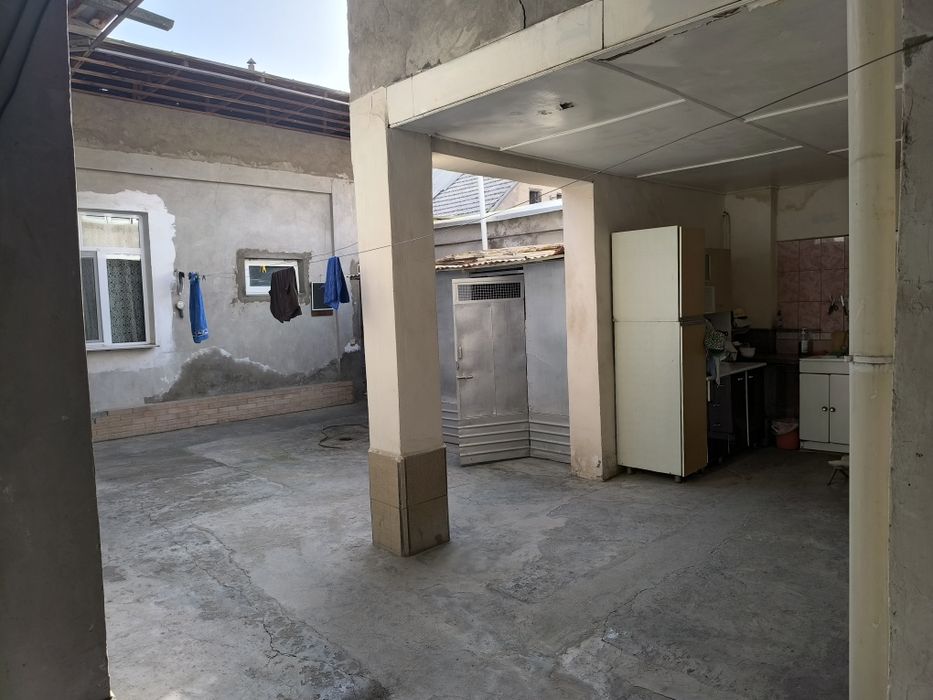 Продается дом на участке 3.5 соток в центре Янгиюля.