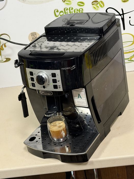 Кафемашина кафе автомат delonghi magnifica S с гаранция