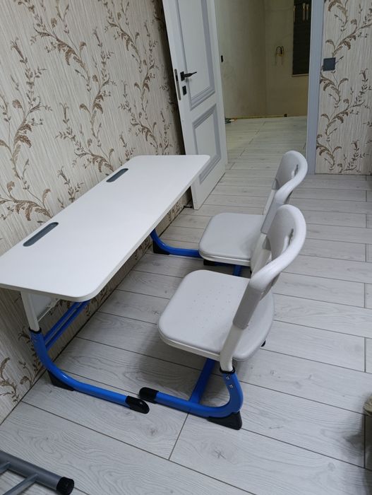 Школьная парта .