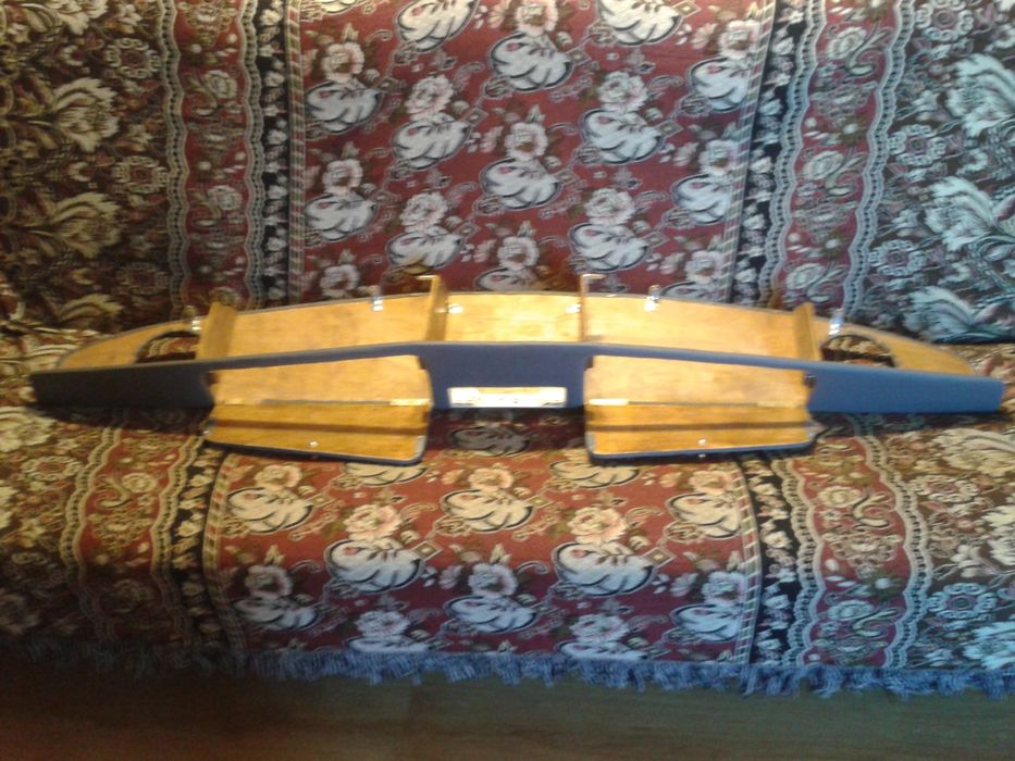 полка в салон авто.