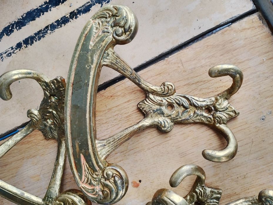 Месингови закачалки от соца