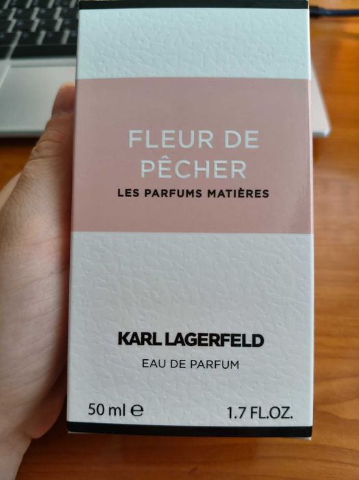 Fleur de Pecher, Karl Lagerfeld
