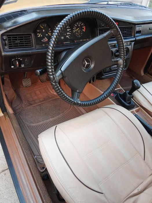 ПродавамМерцедес 190