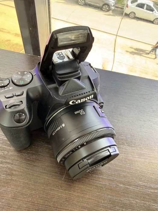 Фотоаппарат Canon EOS 250 D