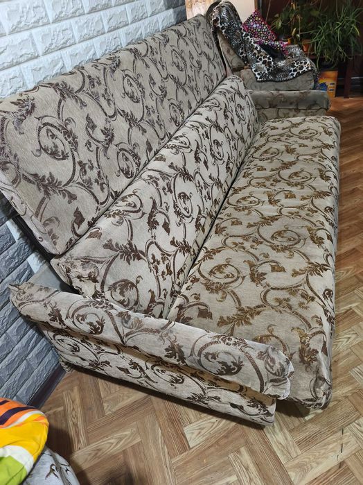 Отдам бесплатно диван и 2 кресла