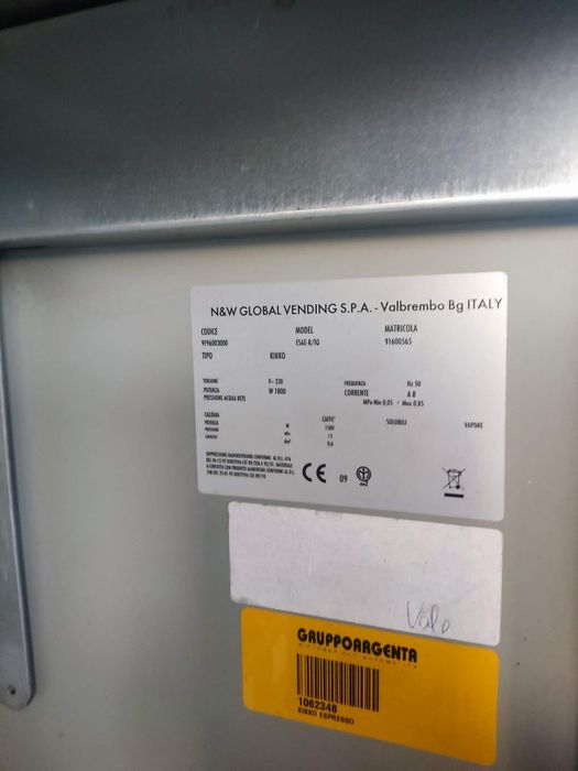 Продавам автомат за кафе и Вендинг автомат за храна и напитки