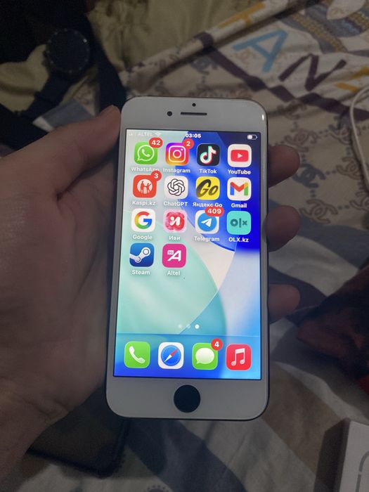 Продам iPhone se