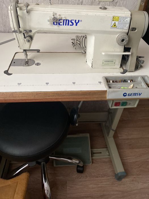 Швейная машина продам