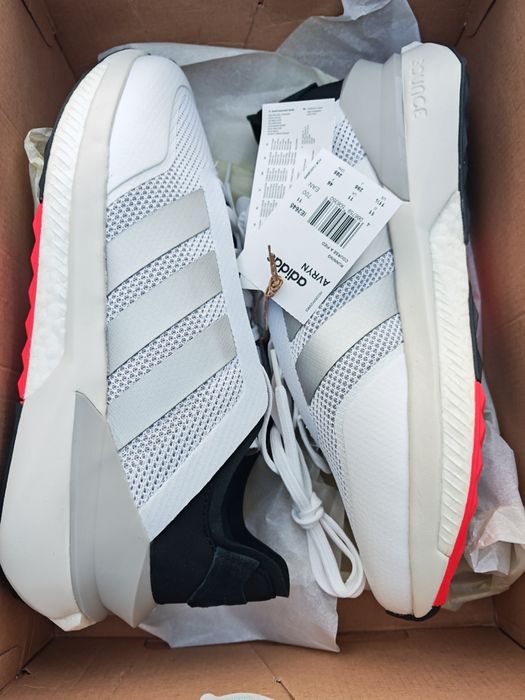 Adidas mărimea 46 boost