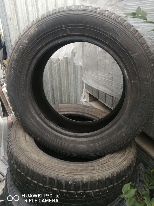 Продам 2 шины зимнии 205/60/16