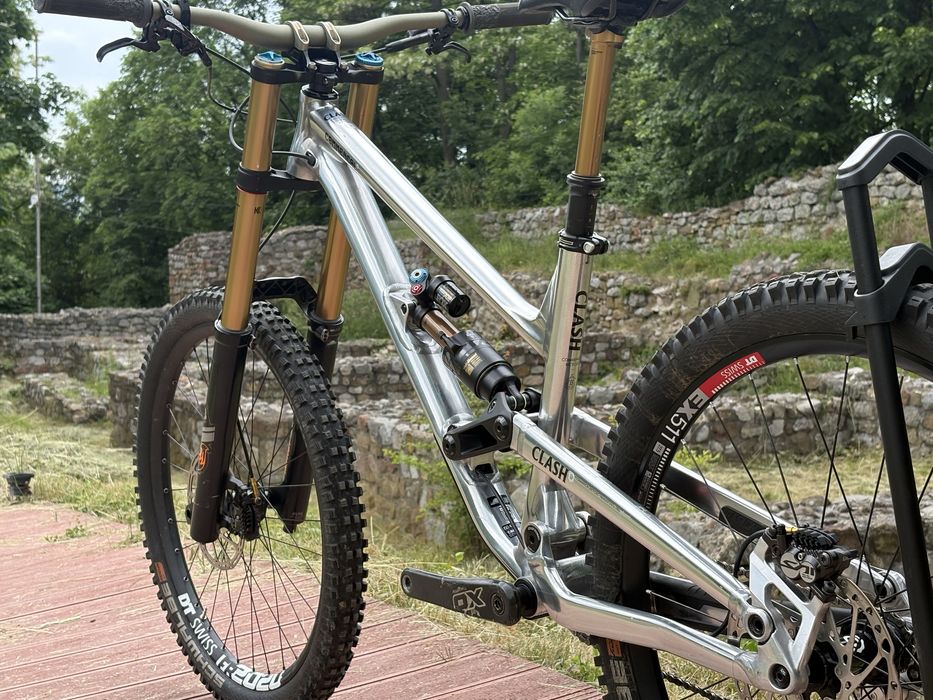 2023 Commencal Clash DH Edition
